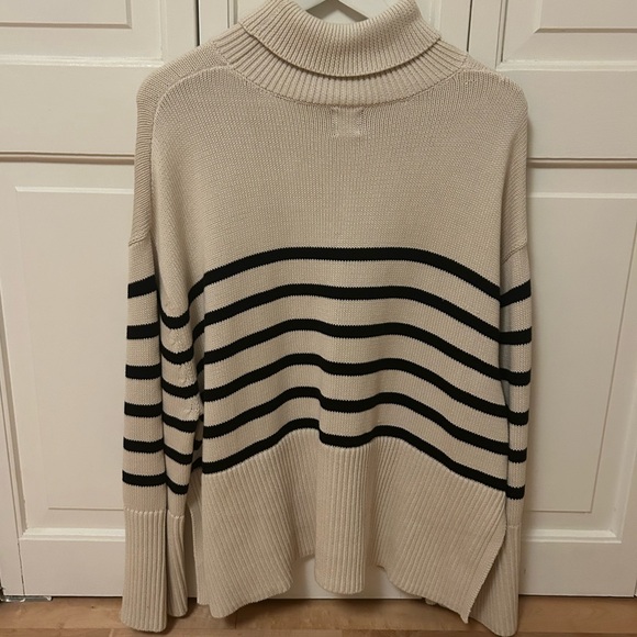 GAP 24/7 Split-Hem Turtleneck Sweater Ladies Size L - Picture 5 of 6